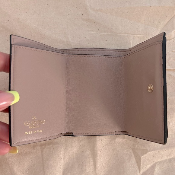 EUC VALENTINO GARAVANI Gold Rockstud Front Flap Mini Trifold Pale Pink Wallet - Picture 9 of 14